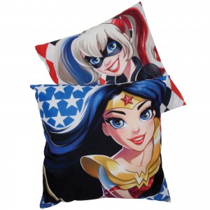 5504 FIGURE PILLOW 40Χ40 SUPER HERO GIRLS 40 * 40 RED-BLUE-GOLD
